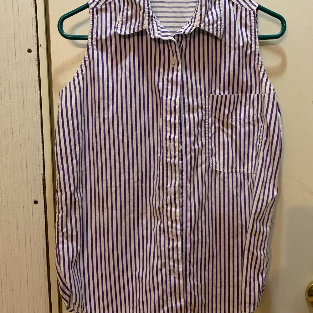 Sleeveless blouse